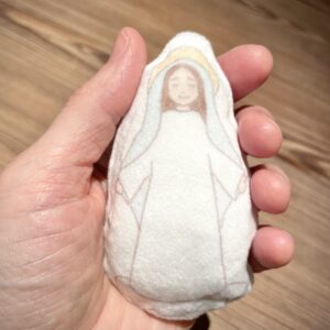 Virgencita peluchito de mano