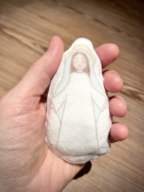 Virgencita peluchito de mano